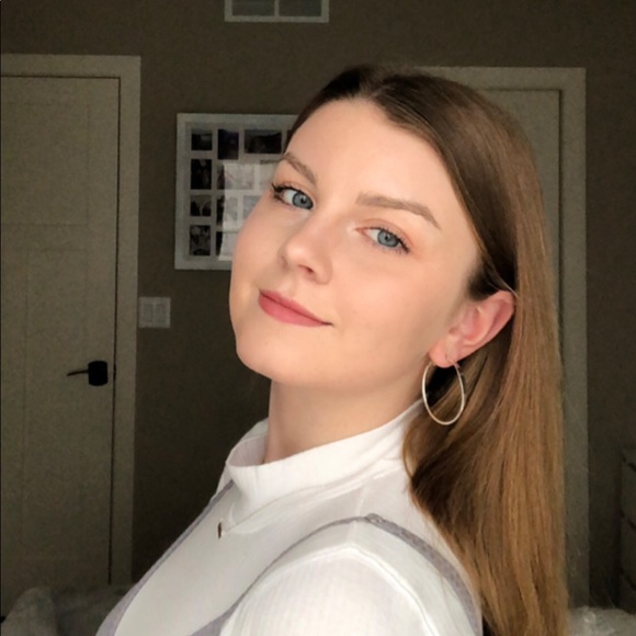 Meet your Posher, Kayla - Picture 2 of 3